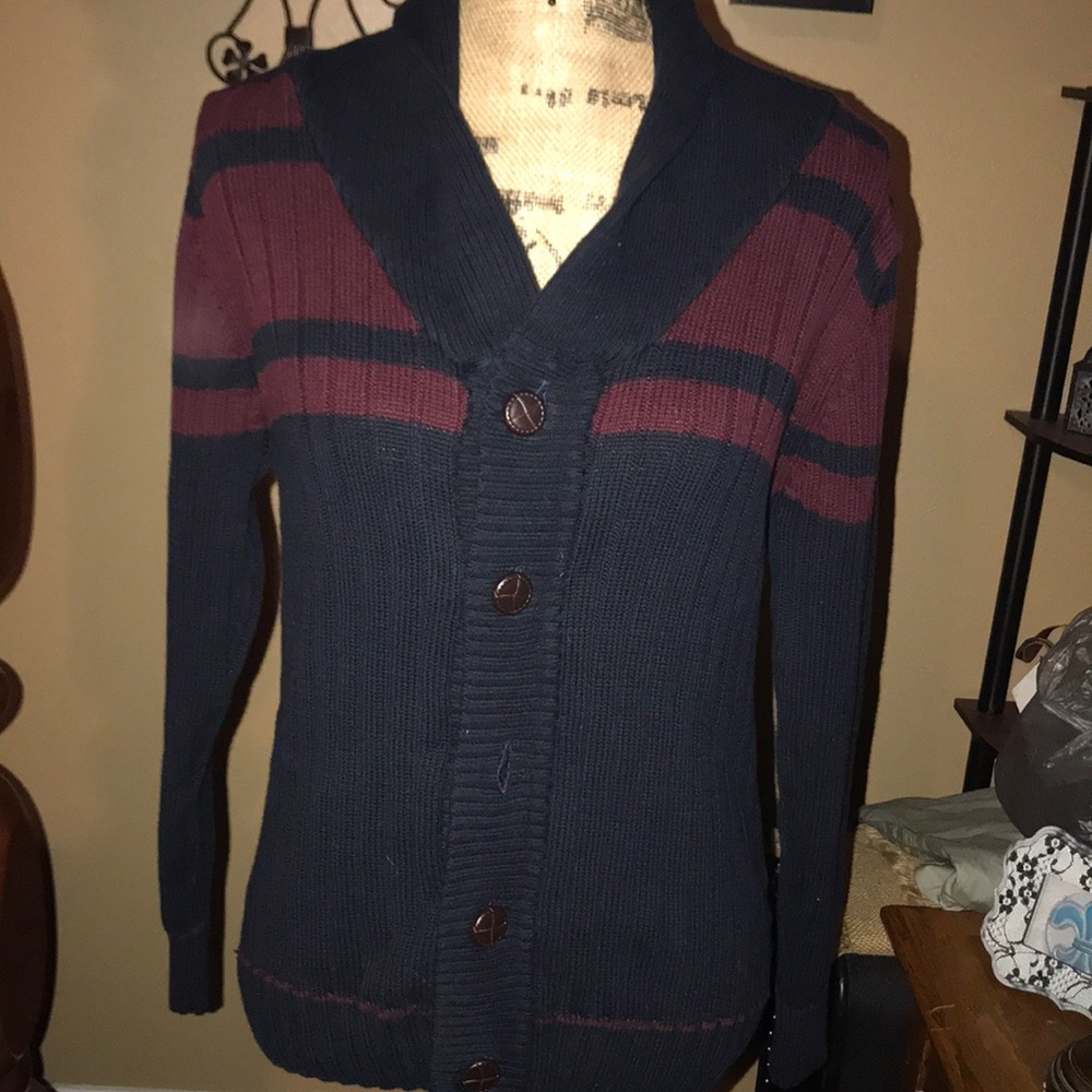 Nice button down sweater - Picture 6 of 8